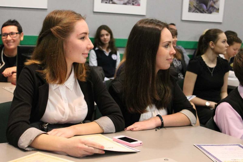 Фото к Около пятидесяти работ школьников были представлены на ежегодной учебно-практической конференции «От идеи до воплощения» в Информационном центре по атомной энергии