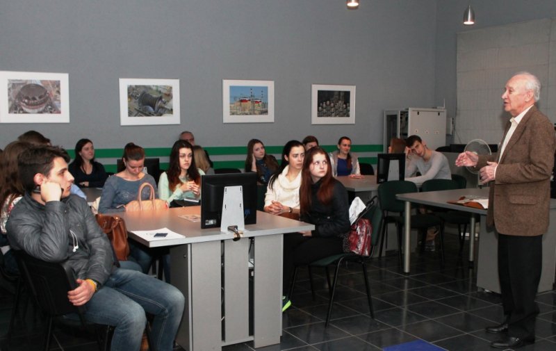 Фото к В информационном центре по атомной энергии успешно стартовал новый проект  «Пять вех Победы»